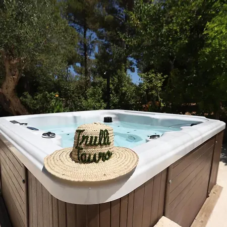Trulli Tauro Country House Con Idromassaggio *