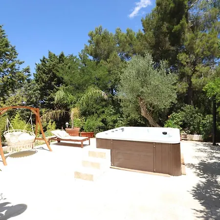 Trulli Tauro Country House Con Idromassaggio Villa *