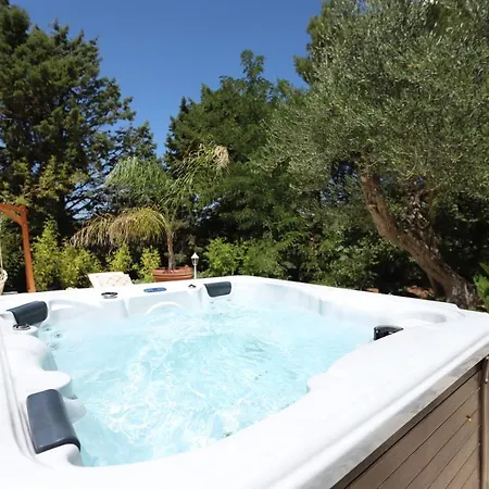 Trulli Tauro Country House Con Idromassaggio Villa